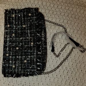 Avon signature bag with chain strap and faux pearl